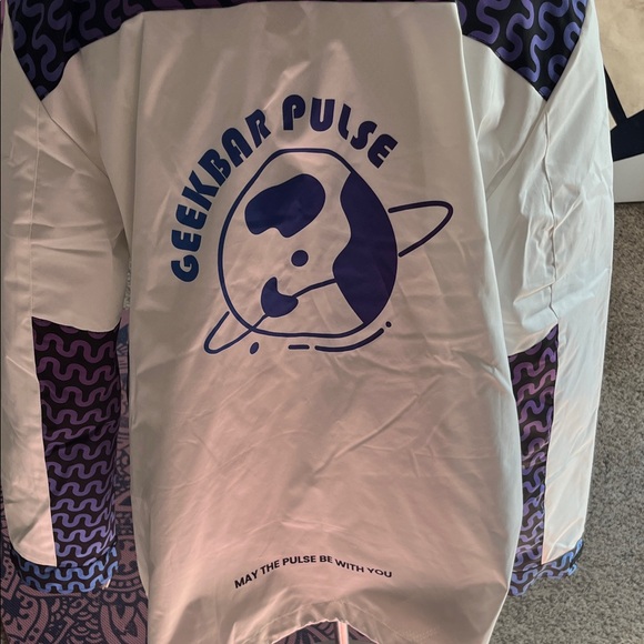 Geekbar Pulse Jacket with Purple Accents - Picture 1 of 12